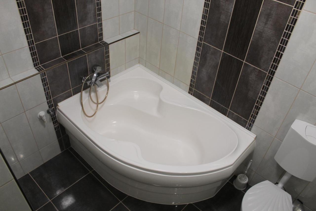 Sunny House Apartman Szeged Esterno foto
